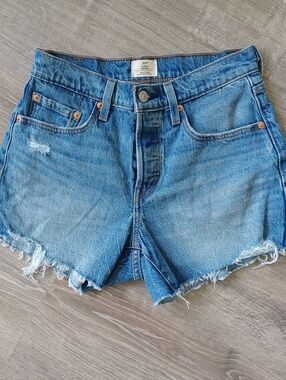 NWOT Levi's 501 Curve High-Rise Denim Shorts